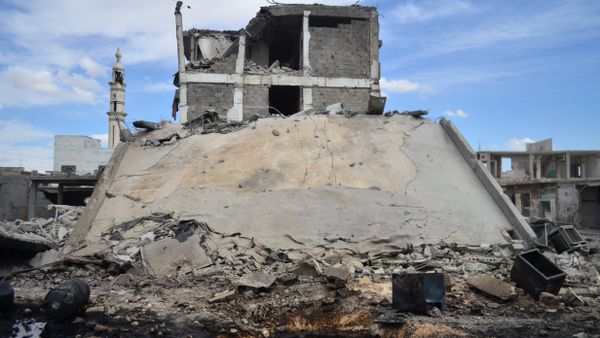 A picture taken on September 30, 2015 shows damaged buildings and a minaret in the central Syrian town of Talbisseh in the Homs province. Russian warplanes carried out air strikes in three Syrian provinces, including Homs, along with regime aircraft on September 30, according to a Syrian security source - Sputnik International