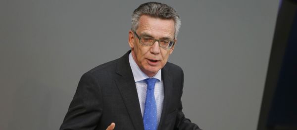German Interior Minister Thomas de Maiziere addresses a session of Germany's parliament, the Bundestag, in Berlin October 1, 2015. German Interior Minister Thomas de Maiziere addresses a session of Germany's parliament, the Bundestag, in Berlin October 1, 2015. - Sputnik International