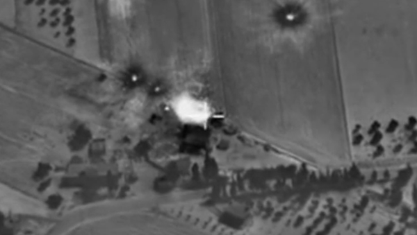 Russian Airstrikes Destroy ISIL HQ in Syria Russian Airstrikes Destroy ISIL HQ in Syria - Sputnik International