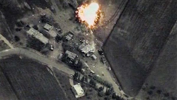 Russia carries out air strikes on ISIS positions in Syria - Sputnik International