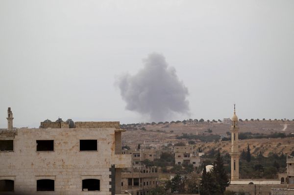 Smoke rises from a base controlled by rebel fighters from the Ahrar al-Sham Movement, that was targeted by what activists said were Russian airstrikes at Hass ancient cemeteries in the southern countryside of Idlib, Syria October 1, 2015.  - Sputnik International