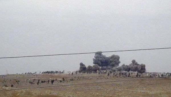 In this image made from video provided by Hadi Al-Abdallah, which has been verified and is consistent with other AP reporting, smoke rises after airstrikes in Kafr Nabel of the Idlib province, western Syria, Thursday, Oct. 1, 2015. - Sputnik International