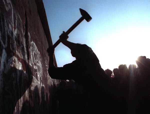 A man hammers away at the Berlin Wall on Nov. 12, 1989 as the border barrier between East and West Germany was torn down after 28 years, symbolically ending the Cold War. A man hammers away at the Berlin Wall on Nov. 12, 1989 as the border barrier between East and West Germany was torn down after 28 years, symbolically ending the Cold War. - Sputnik International