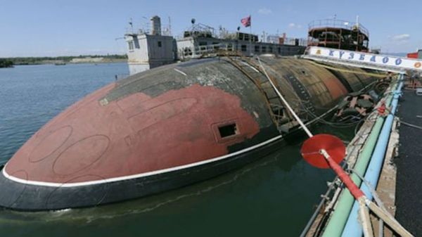 The Russian Navy Akula-class SSN Kuzbass alongside at the Zvezda shipyard in the Pacific. - Sputnik International