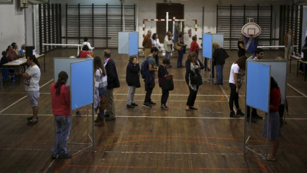 People vote at a polling station during the general election in Lisbon, Portugal October 4, 2015. People vote at a polling station during the general election in Lisbon, Portugal October 4, 2015. - Sputnik International