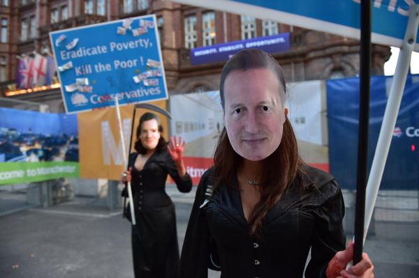 Demonstrators wear masks depicting Prime Minister David Cameron and Chancellor of the Exchequer George Osborne whilst holding placards as they march through the streets of Manchester in protest against the British Conservative government, on the first day of the annual Conservative party conference in Manchester, north west England, on October 4, 2015. Demonstrators wear masks depicting Prime Minister David Cameron and Chancellor of the Exchequer George Osborne whilst holding placards as they march through the streets of Manchester in protest against the British Conservative government, on the first day of the annual Conservative party conference in Manchester, north west England, on October 4, 2015. - Sputnik International