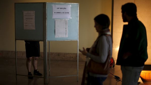 People wait to vote during the general election in Lisbon, Portugal October 4, 2015. People wait to vote during the general election in Lisbon, Portugal October 4, 2015. - Sputnik International