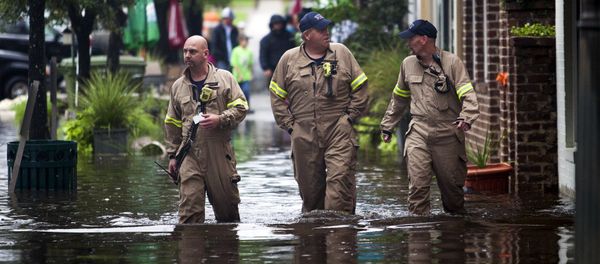 (L-R) Norman Beauregard, Kevin Attender and Chris Rogers of the Georgetown Fire Department, wade through flooded Front Street in Georgetown, South Carolina October 4, 2015. (L-R) Norman Beauregard, Kevin Attender and Chris Rogers of the Georgetown Fire Department, wade through flooded Front Street in Georgetown, South Carolina October 4, 2015. - Sputnik International