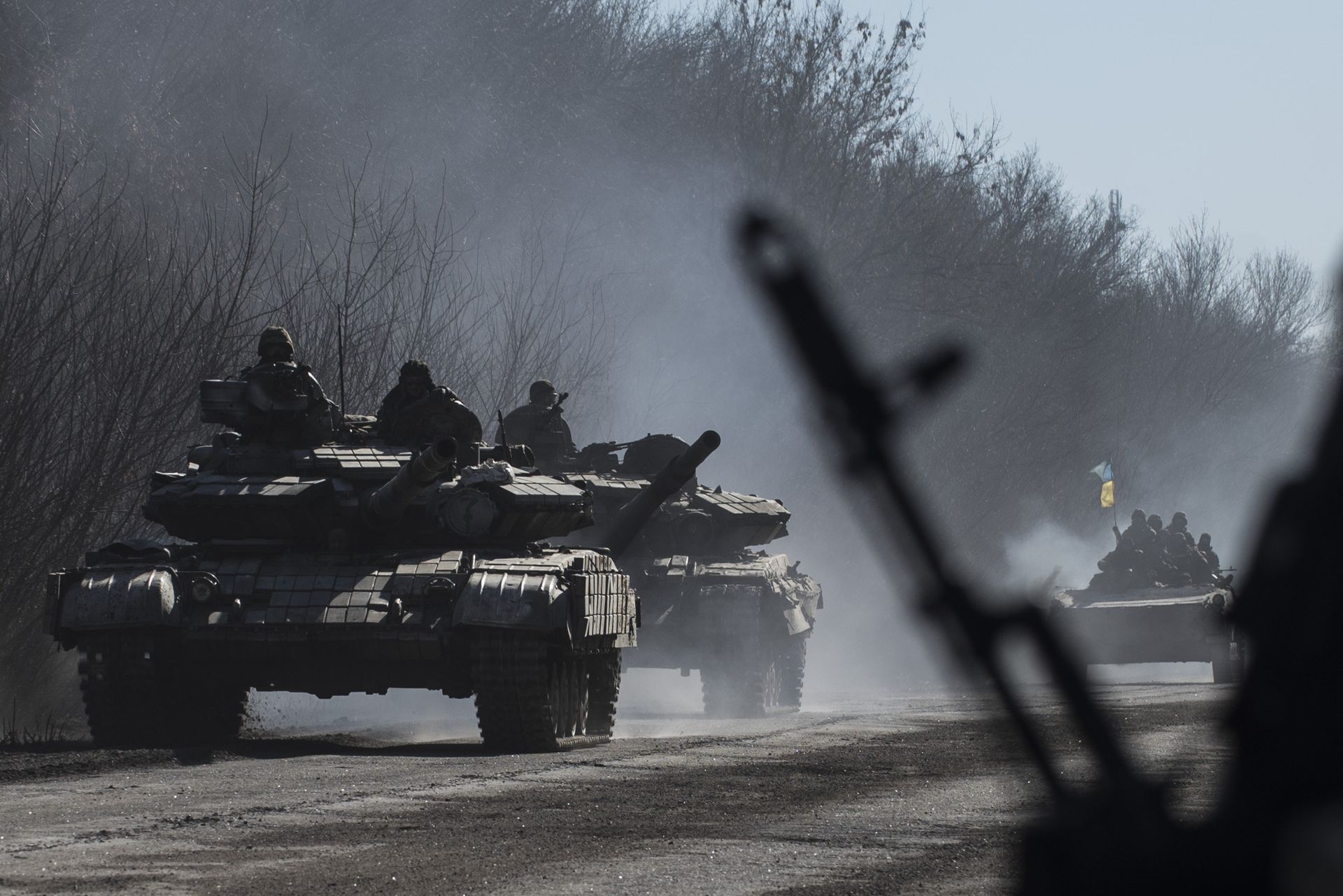File photo of Ukrainian troops ride on tanks near Artemivsk, eastern Ukraine, Tuesday, Feb. 24, 2015 File photo of Ukrainian troops ride on tanks near Artemivsk, eastern Ukraine, Tuesday, Feb. 24, 2015 - Sputnik International, 1920, 27.02.2022