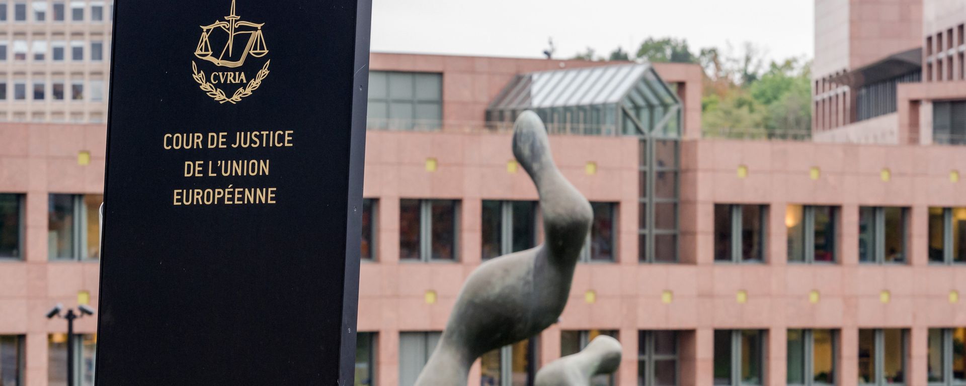 In this photo taken on Monday, Oct. 5, 2015 a man walks by the European Court of Justice in Luxembourg - Sputnik International, 1920, 05.06.2023