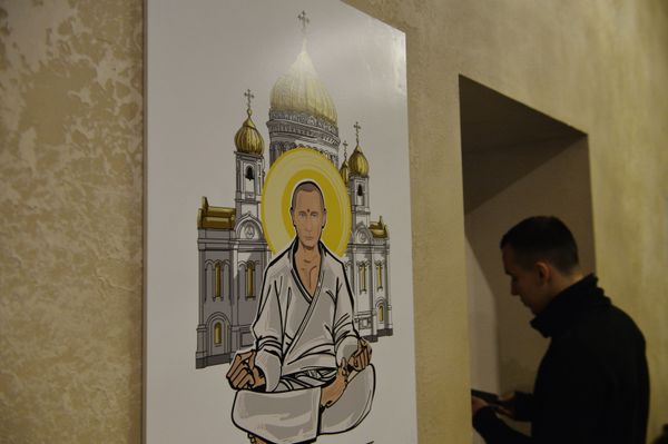 Изображение президента России Владимира Путина в образе Будды на выставке Вселенная Путина в Москве Изображение президента России Владимира Путина в образе Будды на выставке Вселенная Путина в Москве - Sputnik International
