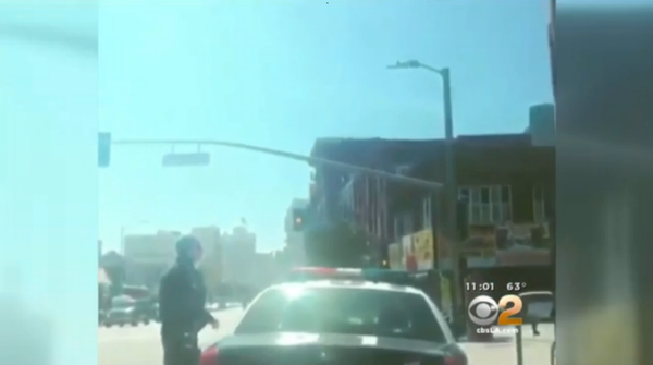 The video footage, posted on social media, begins with a Los Angeles police officer getting out of his patrol car, followed by a shot of a handgun held by a person watching the officer. - Sputnik International