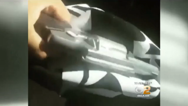 The video footage, posted on social media, begins with a Los Angeles police officer getting out of his patrol car, followed by a shot of a handgun held by a person watching the officer. - Sputnik International