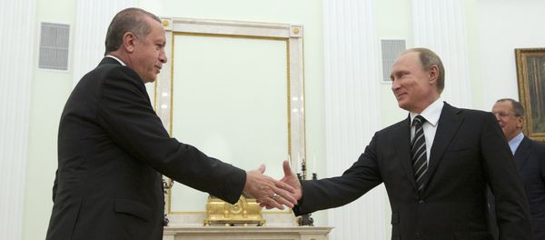 Russian President Vladimir Putin (R) shakes hands with Turkish President Tayyip Erdogan during their meeting at the Kremlin in Moscow, Russia, September 23, 2015 Russian President Vladimir Putin (R) shakes hands with Turkish President Tayyip Erdogan during their meeting at the Kremlin in Moscow, Russia, September 23, 2015 - Sputnik International