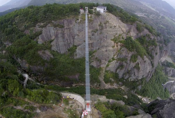 Just imagine walking over it and then hearing a loud crack as the glass below you slowly begins to shatter. Just imagine walking over it and then hearing a loud crack as the glass below you slowly begins to shatter. - Sputnik International