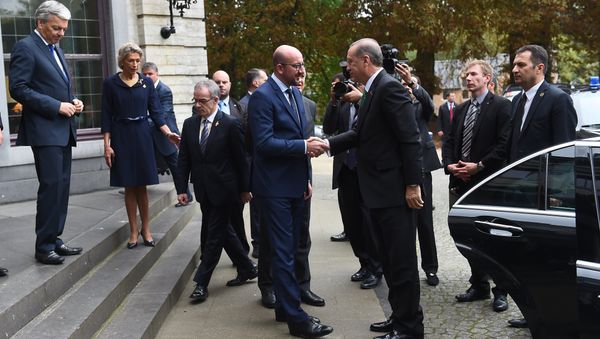 Turkey's President Recep Tayyip Erdogan (R) is welcomed by Belgium Prime Minister Charles Michel at Val Duchesse Castle in Brussels on October 6, 2015 - Sputnik International