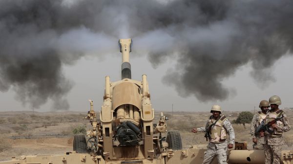 In this Monday, April 20, 2015, file photo, Saudi soldiers fire artillery toward three armed vehicles approaching the Saudi border with Yemen in Jazan, Saudi Arabia. - Sputnik International