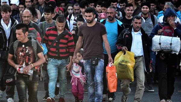 Refugees and migrants disembark from a ferry from Lesbos island in the port of Piraeus on October 6, 2015. Some 7000 migrants and refugees are expected to arrive to the port of Piraeus on October 6, on chartered or line ferries, according to Greek media Refugees and migrants disembark from a ferry from Lesbos island in the port of Piraeus on October 6, 2015. Some 7000 migrants and refugees are expected to arrive to the port of Piraeus on October 6, on chartered or line ferries, according to Greek media - Sputnik International