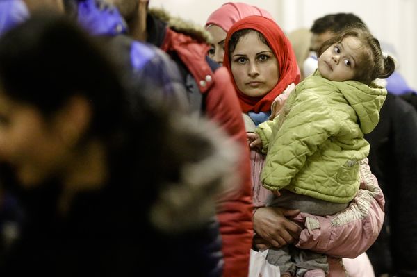 A migrant woman with a child stands in a queue of refugees and migrants after she arrived with a train at the train station Schoenefeld near, Berlin, Germany, Wednesday, Oct. 7, 2015. A migrant woman with a child stands in a queue of refugees and migrants after she arrived with a train at the train station Schoenefeld near, Berlin, Germany, Wednesday, Oct. 7, 2015. - Sputnik International