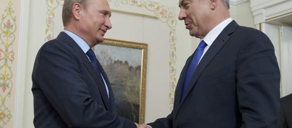 Russian President Vladimir Putin shakes hands with Israeli Prime Minister Benjamin Netanyahu - Sputnik International