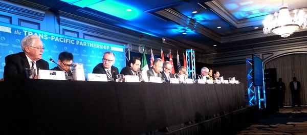 Delegates attending the Trans-Pacific Partnership(TPP) talks hold a press conference )ctober 5, 2012 in Atlanta, Georgia - Sputnik International