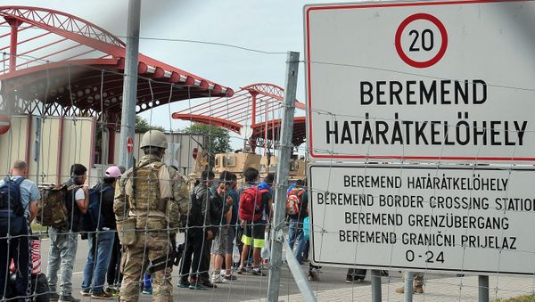 Hungarian soldiers standing guard are pictured from the Croatian side at the Croatian-Hungarian border crossing between the villages of Baranjsko Petrovo Selo, Croatia, and Beremend, Hungary, on September 22, 2015 Hungarian soldiers standing guard are pictured from the Croatian side at the Croatian-Hungarian border crossing between the villages of Baranjsko Petrovo Selo, Croatia, and Beremend, Hungary, on September 22, 2015 - Sputnik International