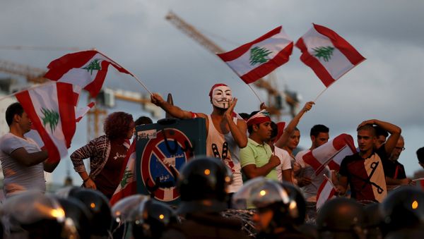 Protesters chant slogans as riot policemen block a street leading to the parliament building during a protest against perceived government failures, including a rubbish disposal crisis, in downtown Beirut, Lebanon October 8, 2015. - Sputnik International
