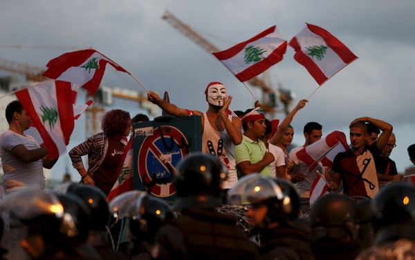 Protesters chant slogans as riot policemen block a street leading to the parliament building during a protest against perceived government failures, including a rubbish disposal crisis, in downtown Beirut, Lebanon October 8, 2015. Protesters chant slogans as riot policemen block a street leading to the parliament building during a protest against perceived government failures, including a rubbish disposal crisis, in downtown Beirut, Lebanon October 8, 2015. - Sputnik International