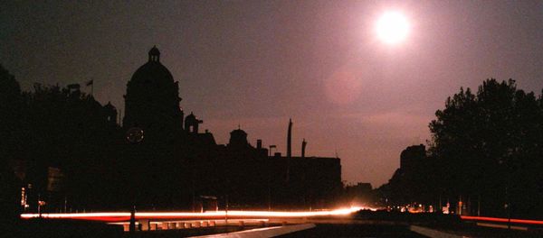 The dome of the Yugoslav Parliament building in downtown Belgrade is lit by moonlight after NATO jets hit power plants in Serbia during air raids early Monday May 3, 1999 plunging most of the country into darkness. Power was restored before dawn primarily to the hospitals, water supply services and bakeries The dome of the Yugoslav Parliament building in downtown Belgrade is lit by moonlight after NATO jets hit power plants in Serbia during air raids early Monday May 3, 1999 plunging most of the country into darkness. Power was restored before dawn primarily to the hospitals, water supply services and bakeries - Sputnik International