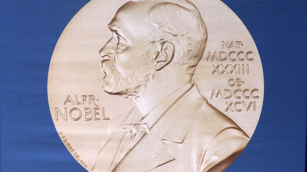 The laureate medal featuring the portrait of Alfred Nobel - Sputnik International