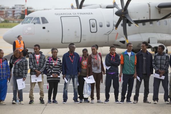Eritrean refugee pose for a group photo in front of an Italian Financial police aircraft which will take them to Sweden, at Rome's Ciampino airport, Friday, Oct. 9, 2015. Eritrean refugee pose for a group photo in front of an Italian Financial police aircraft which will take them to Sweden, at Rome's Ciampino airport, Friday, Oct. 9, 2015. - Sputnik International
