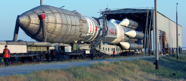 Proton-M space launch vehicle with an upper stage Breeze-M spacecraft and communication Sirius-5 being moved to the launch pad at Baikonur cosmodrome Proton-M space launch vehicle with an upper stage Breeze-M spacecraft and communication Sirius-5 being moved to the launch pad at Baikonur cosmodrome - Sputnik International