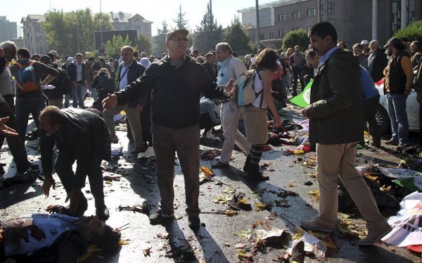 A man reacts after an explosion during a peace march in Ankara, Turkey, October 10, 2015. A man reacts after an explosion during a peace march in Ankara, Turkey, October 10, 2015. - Sputnik International
