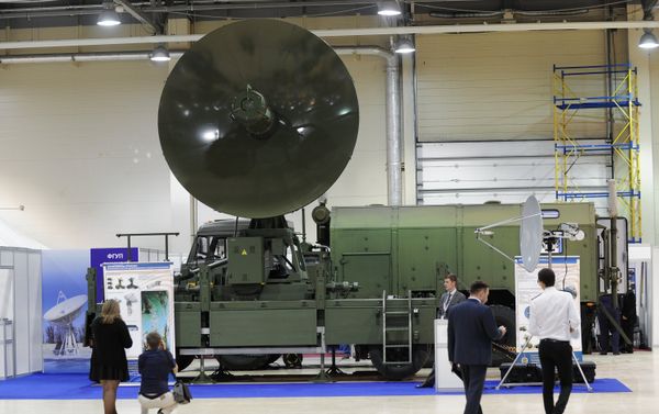 Visitors at a KA signal reception complex of the Earth remote sensing systems at the exhibition Innovations Day of the Southern Military District in Rostov-on-Don. Visitors at a KA signal reception complex of the Earth remote sensing systems at the exhibition Innovations Day of the Southern Military District in Rostov-on-Don. - Sputnik International