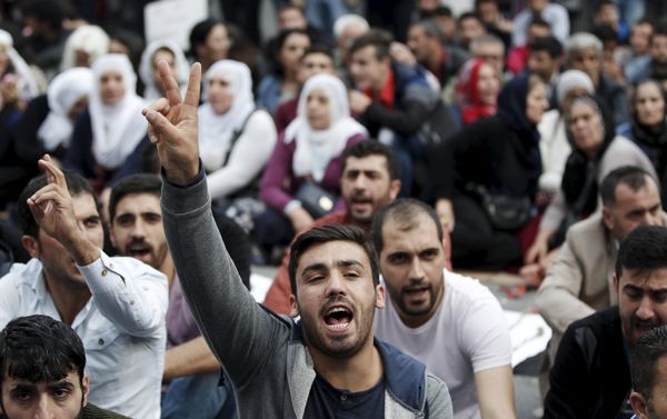 Demonstrators in central Istanbul attend a protest against Saturday's bombings in Ankara, Turkey, October 10, 2015. Demonstrators in central Istanbul attend a protest against Saturday's bombings in Ankara, Turkey, October 10, 2015. - Sputnik International