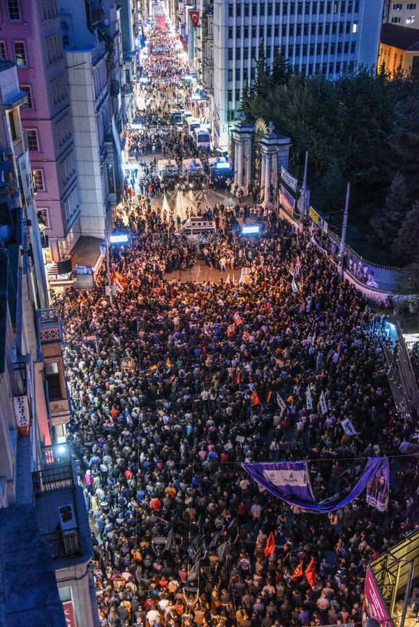 Thousands of protesters take part in a march against the deadly attack earlier in Ankara on October 10, 2015 at the Istiklal avenue in Istanbul. Thousands of protesters take part in a march against the deadly attack earlier in Ankara on October 10, 2015 at the Istiklal avenue in Istanbul. - Sputnik International