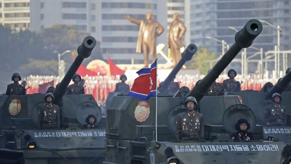 Soldiers in tanks parade in Pyongyang, North Korea, Saturday, Oct. 10, 2015 - Sputnik International