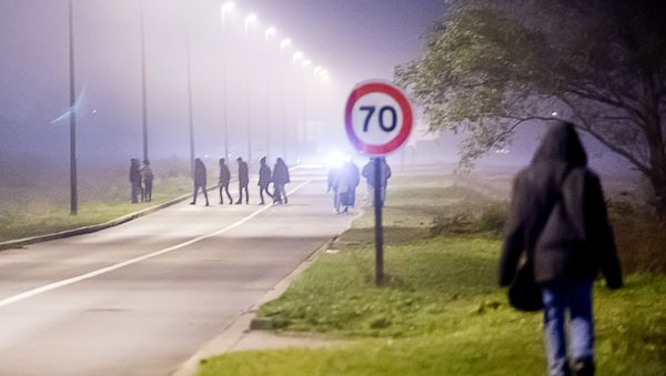 Migrants walk on a road towards the Eurotunnel site in Coquelles, northern France, on October 3, 2015. Migrants walk on a road towards the Eurotunnel site in Coquelles, northern France, on October 3, 2015. - Sputnik International
