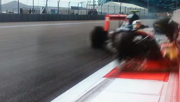 Carlos Sainz Huge Crash At F1 2015 Russia Sochi - Sputnik International