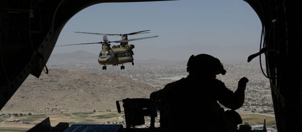 This photo taken on august 11, 2014 shows a US soldier, part of the NATO-led International Security Assistance Force (ISAF), manning a machine gun onboard a Chinook helicopter over the Gardez district of Paktia province This photo taken on august 11, 2014 shows a US soldier, part of the NATO-led International Security Assistance Force (ISAF), manning a machine gun onboard a Chinook helicopter over the Gardez district of Paktia province - Sputnik International