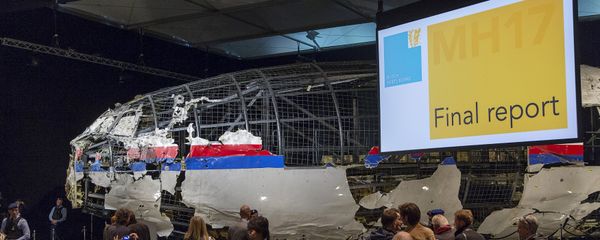 The reconstructed airplane serves as a backdrop during the presentation of the final report into the crash of July 2014 of Malaysia Airlines flight MH17 over Ukraine, in Gilze Rijen, the Netherlands, October 13, 2015 - Sputnik International