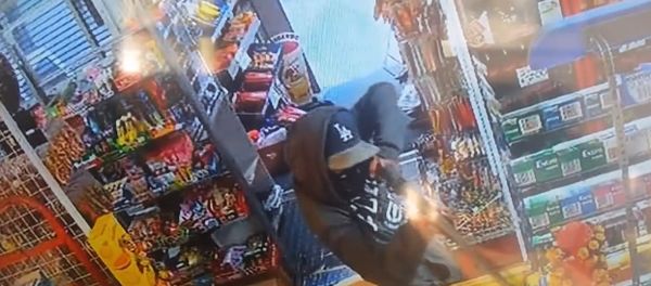 Bandits & Broomsticks .... kids try to rob store with rifle, chased off with broom - Sputnik International