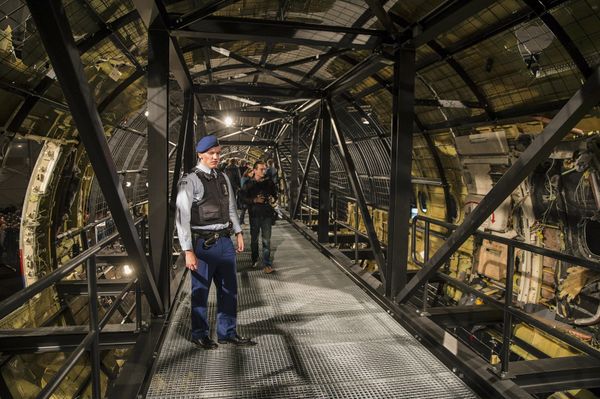 A military policeman stands guard in the reconstructed MH17 airplane after the presentation of the final report into the crash of July 2014 of Malaysia Airlines flight MH17 over Ukraine, in Gilze Rijen, the Netherlands, October 13, 2015 A military policeman stands guard in the reconstructed MH17 airplane after the presentation of the final report into the crash of July 2014 of Malaysia Airlines flight MH17 over Ukraine, in Gilze Rijen, the Netherlands, October 13, 2015 - Sputnik International