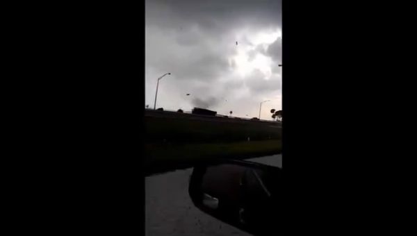 Waterspout Tears Apart Postal Carrier Truck in Florida - Sputnik International