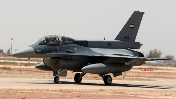 One of the two recently delivered F-16 fighter jets from the US is seen on the tarmac at Iraq's Balad air base in the Salaheddin province, north of the capital Baghdad, on July 20, 2015 One of the two recently delivered F-16 fighter jets from the US is seen on the tarmac at Iraq's Balad air base in the Salaheddin province, north of the capital Baghdad, on July 20, 2015 - Sputnik International