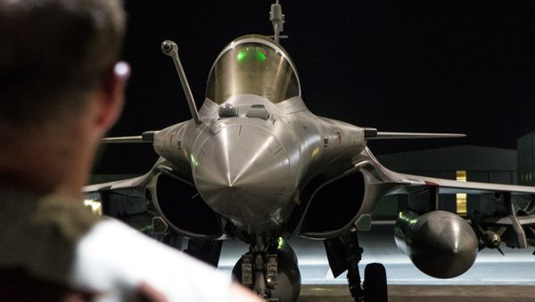 This photo released on Friday, Oct. 9, 2015 by the French Army Communications Audiovisual office (ECPAD) shows a French army Rafale fighter jet on the tarmac of an undisclosed air base as part of France's Operation Chammal launched in September 2015 in support of the US-led coalition against Islamic State group - Sputnik International