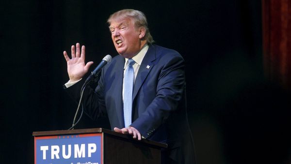 U.S. Republican presidential candidate Donald Trump speaks at a rally in Norcross, Georgia October 10, 2015 - Sputnik International