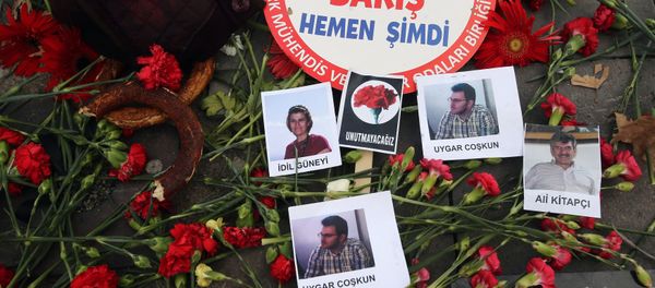 This photo taken on October 12, 2015 shows pieces of the traditional bread simits, a banner reading 'Peace Now' , and photos of victims at the site of the October 10 bombings in Ankara This photo taken on October 12, 2015 shows pieces of the traditional bread simits, a banner reading 'Peace Now' , and photos of victims at the site of the October 10 bombings in Ankara - Sputnik International