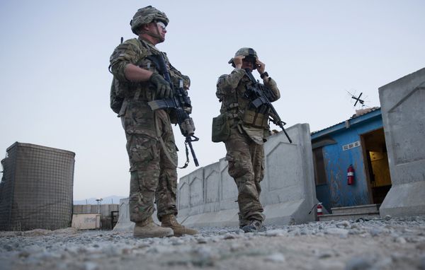 U.S. Army soldiers from Charlie Company, 2-14 Infantry Regiment, 2nd Brigade, 10th Mountain Division, take part in an indirect fire drill in Forward Operating Base (FOB) Connolly near Jalalabad in Nangarhar province, east of Kabul, Afghanistan, Tuesday, Aug. 4, 2015 U.S. Army soldiers from Charlie Company, 2-14 Infantry Regiment, 2nd Brigade, 10th Mountain Division, take part in an indirect fire drill in Forward Operating Base (FOB) Connolly near Jalalabad in Nangarhar province, east of Kabul, Afghanistan, Tuesday, Aug. 4, 2015 - Sputnik International