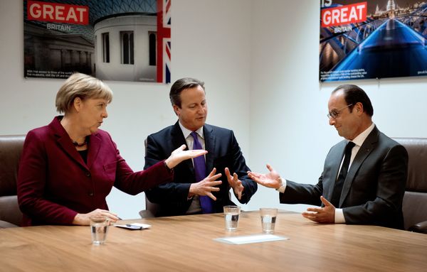 (From L) German Chancellor Angela Merkel, British Prime Minister David Cameron and French President Francois Hollande meet during a European Union (EU) summit dominated by the migration crisis at the European Council in Brussels, on October 15, 2015. - Sputnik International